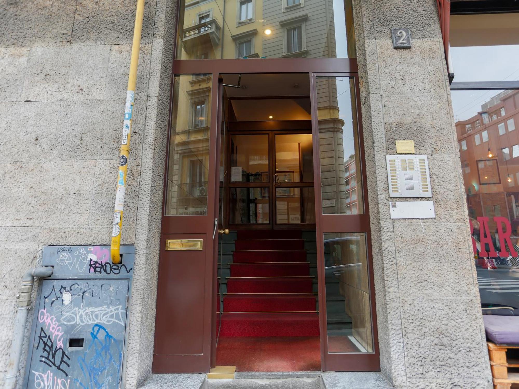 The Best Rent - Cozy Two-Bedroom Apartment Near Colonne S Lorenzo ミラノ エクステリア 写真